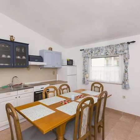 Besa Apartment Pirovac