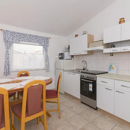 Apartment Besa Pirovac