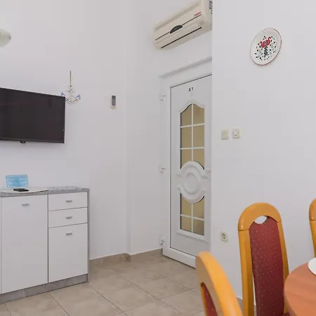Apartment Besa