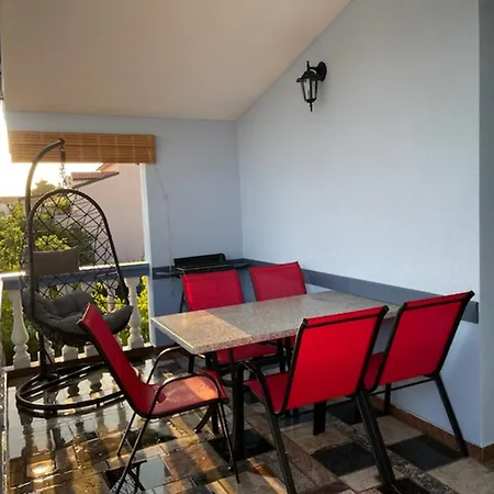 Apartment Besa Pirovac